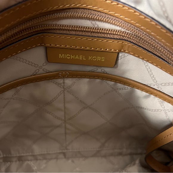 Michael Kors Signature Coated Canvas And Leather Raven Shoulder Bag, like new - Picture 7 of 17